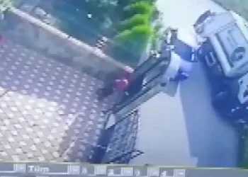 Bursa’da çöp kamyonu anneyle kızı ezdi!