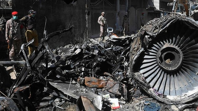 Pakistan'daki uçak kazasının nedeni insan hatası çıktı