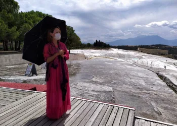 Çinli turist 3 aydır Türkiye’den ülkesine dönemiyor