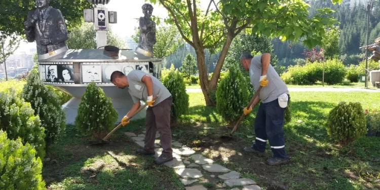Yıldırım’da parklara normalleşme bakımı
