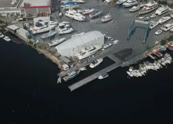 Denize açıldıkları teknede alkol komasından öldü