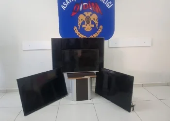 Poli̇s Çalınan Televi̇zyonları Sahi̇pleri̇ne Tesli̇m Etti̇