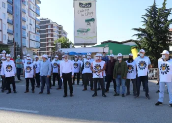 Ri̇ze’de 11 çay işçi̇si̇ni̇n hak arama mücadelesi̇ sürüyor
