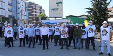 Ri̇ze’de 11 çay işçi̇si̇ni̇n hak arama mücadelesi̇ sürüyor