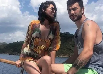 Rojda Demirer’in aşk kokan tatil pozu