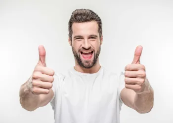 Saç Eki̇mi̇nde Ön Çi̇zgi̇ Planlanması Ve Doğal Görünüm Önemli̇