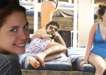 Kilolu çıktım demişti! Bu sefer bikinili yakalandı