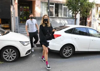 Demet Akalın sorusuna yeni dövmesini gösterdi!
