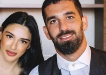 Doğum yaptı! Ziyaretçi kabul etmediklerini böyle duyurdu