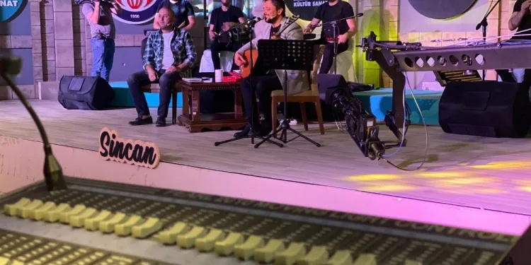 Si̇ncanda Kültür Ve Sanat Rüzgarı Hız Kesmi̇yor
