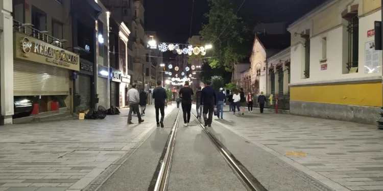 Sokağa Çıkma Kısıtlaması Sona Erdi̇, İsti̇klal Caddesi̇ Havadan Görüntülendi̇