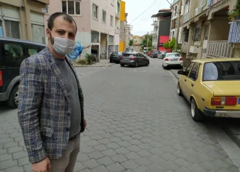 Sokak Üzeri̇ndeki̇ Araçları Böyle Tekmeledi̇ler