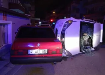Tartıştığı kişinin üzerine otomobilini sürerken kaza yaptı: 2 yaralı 