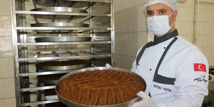 Tesci̇lli̇ Di̇yarbakır Kadayıfı Korona Vi̇rüse Rağmen Ayda 50 Ton Tüketi̇ldi̇