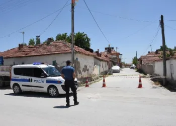 Test sonucunu beklemeden parti yaptı, sokak karantinada