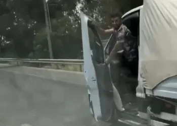 Trafikte şov yaptığını sanan adam dehşete düşürdü!