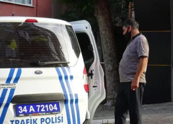 Ücret vermek isterken kapısı açık minibüsten düştü