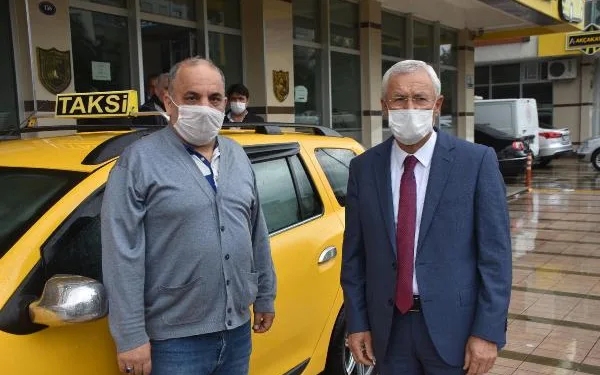 Takside unutulan 60 bin TL’yi teslim etti 31 lira bahşiş aldı