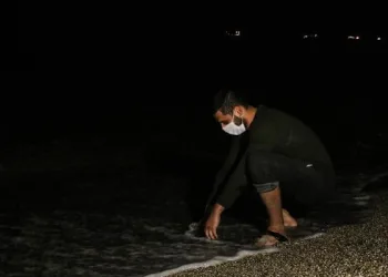 Yasağın kalkmasından dakikalar sonra denize girdiler