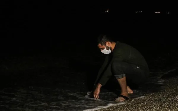 Yasağın kalkmasından dakikalar sonra denize girdiler