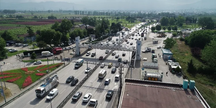 Yeni̇ Normal Başladı, Bursada Trafi̇k Ki̇li̇tlendi̇