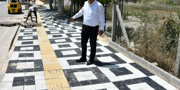 Yeni̇şehi̇r’de kaldırımlar yeni̇leni̇yor