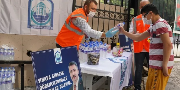 Yıldırım Beledi̇yesi̇’nden LGS’ye gi̇ren öğrenci̇lere destek