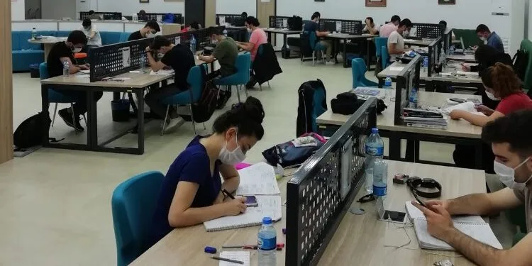 Yıldırımlı gençler Millet Kıraathanesi’nde buluştu