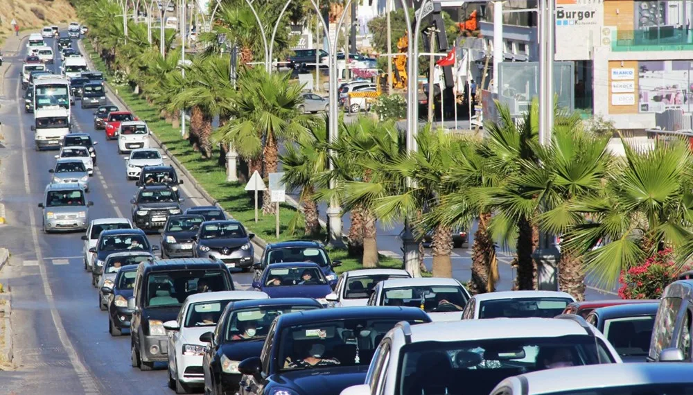 Tatilciler akın etti! 1 haftada 500 bin araç
