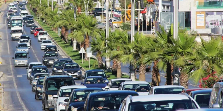 Tatilciler akın etti! 1 haftada 500 bin araç