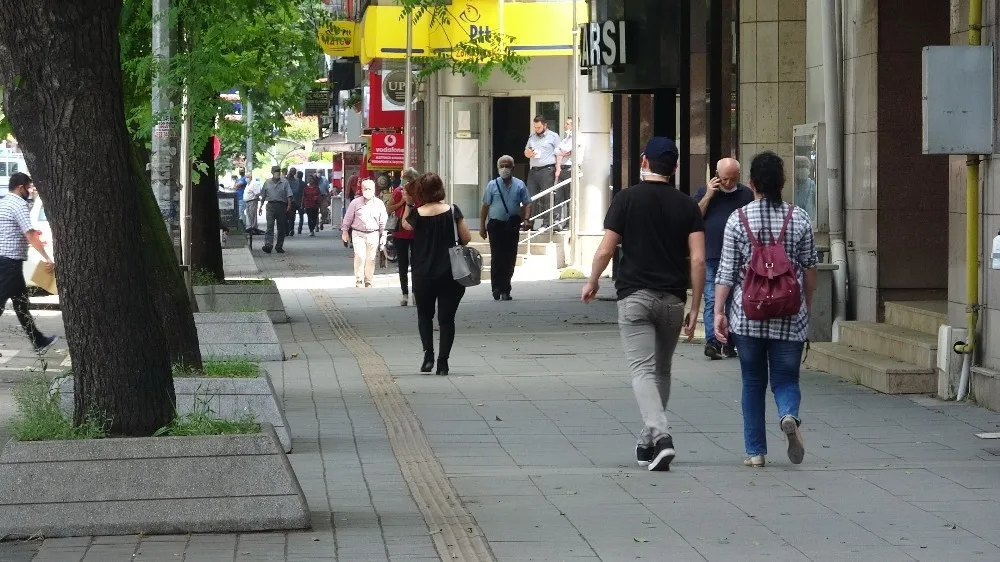Zonguldak’ta maskesi̇z sokağa çıkma yasağı sürüyor