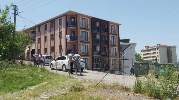 Zorla girdiği evde boşandığı eşinin topuğuna sıkıp rehin aldı