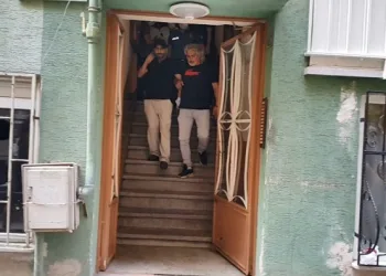 5 yıldır kira ödemediği evden polis zoruyla çıkarıldı