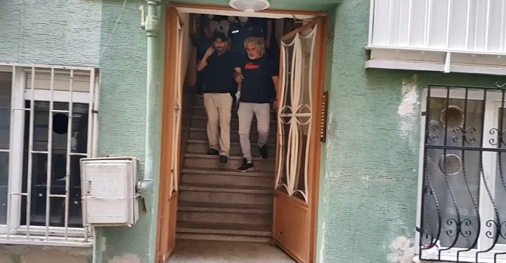 5 yıldır kira ödemediği evden polis zoruyla çıkarıldı