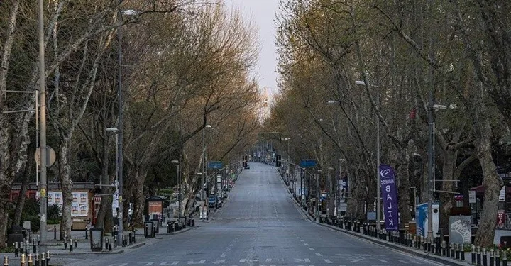 Bilim Kurulu Üyesi uyardı: Yeni yasaklar gelebilir