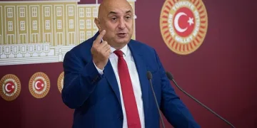 CHP, sosyal medya düzenlemesi için AYM’ye gidecek