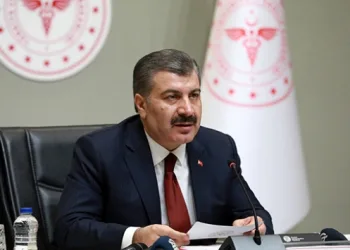 Türkiye’de son 24 saatte 902 yeni vaka 19 ölü