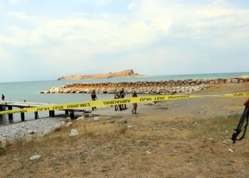 Van Gölü’nde SAK timi arama çalışmalarına katıldı