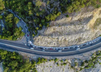 2 kilometrelik piknik kuyruğu