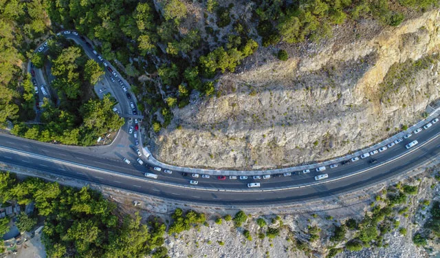 2 kilometrelik piknik kuyruğu