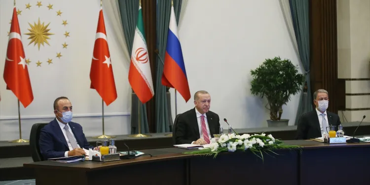 Türkiye-İran-Rusya Zirvesi başladı