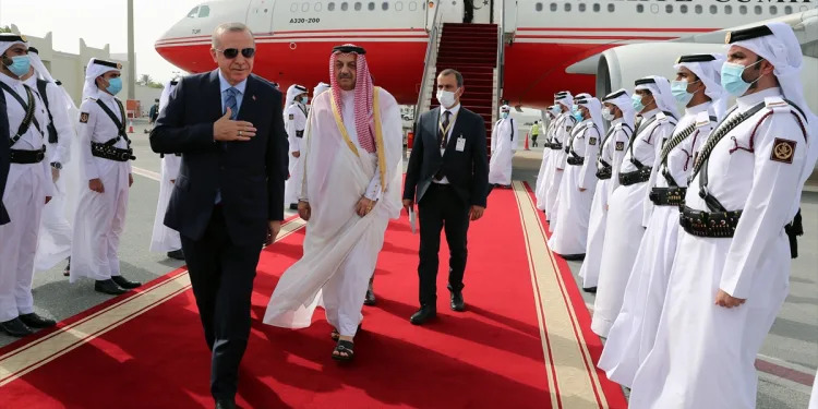 Cumhurbaşkanı Erdoğan Katar’a indi
