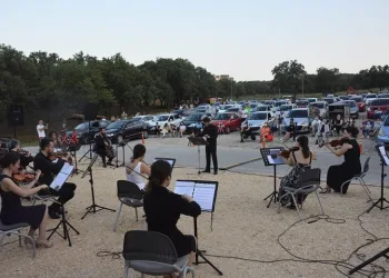 Bursa’da arabalı konser etkinliği