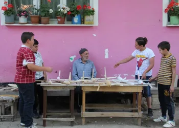 Bursalı Refik dede, 20 yıldır çocukları sevindiriyor