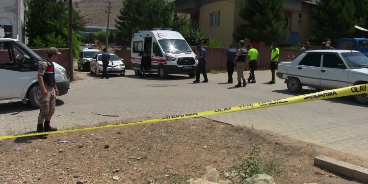 Akrabalar arasında silahlı ve bıçaklı kavga: 1 ölü
