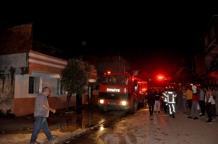 Bursa'da 2 ev, 1 baraka 1 de iş yeri yandı