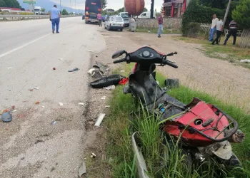 Bariyer ile tır arasında sıkışan sürücü yaralandı