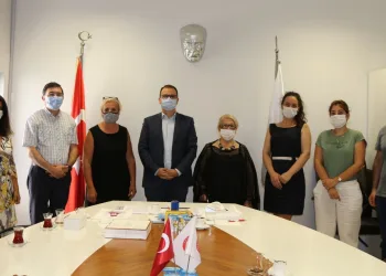 Bursa’da eczanelerden kadına yönelik şiddetle mücadeleye destek