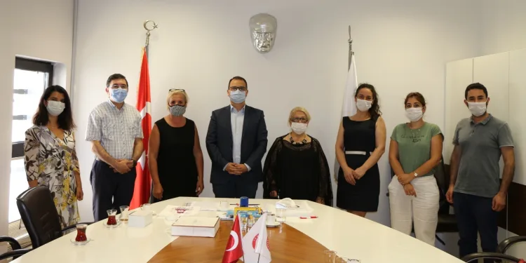 Bursa’da eczanelerden kadına yönelik şiddetle mücadeleye destek