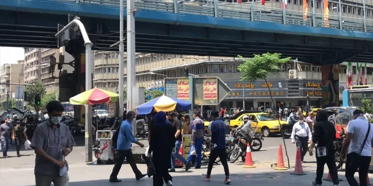 İran’da ikinci dalga endişesi sürüyor! 1 günde 203 ölü